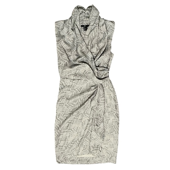 H&M Dresses & Skirts - H&M Gray Abstract Print Cinched Waist Wrap Midi Dress Size 6